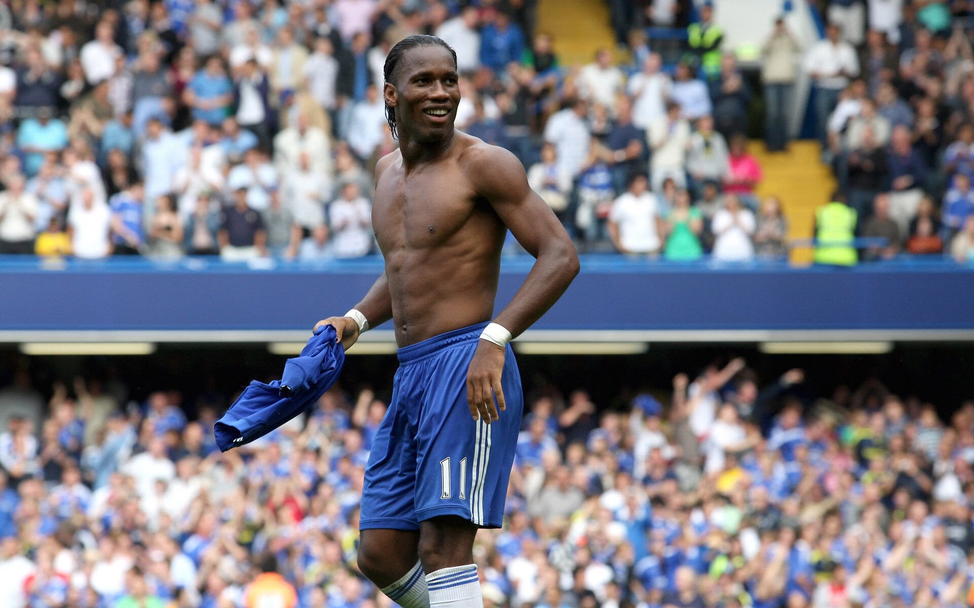 传奇巨星的“新角色”——跨界经济与公益双享受，传奇跨界车